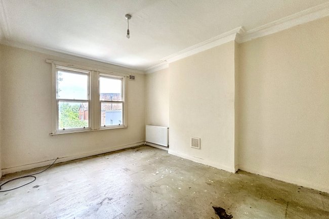 Flat C, 147 Brondesbury Park, Willesden Green, London NW2 5JL 4