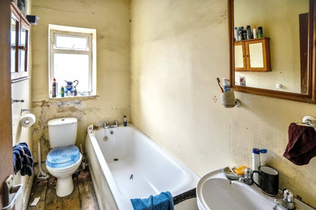 8 Victoria Place, Yeadon, Leeds, LS19 7HG 9