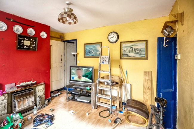 8 Victoria Place, Yeadon, Leeds, LS19 7HG 9