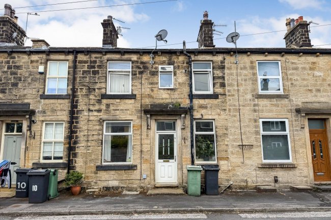 8 Victoria Place, Yeadon, Leeds, LS19 7HG 9