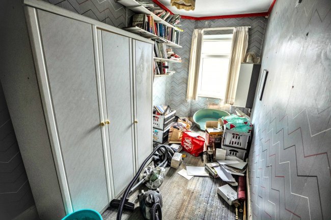 8 Victoria Place, Yeadon, Leeds, LS19 7HG 9