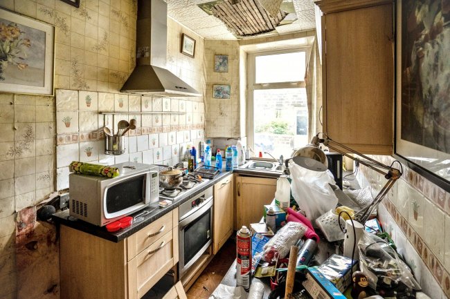 8 Victoria Place, Yeadon, Leeds, LS19 7HG 9