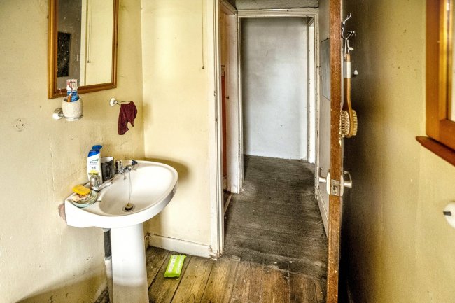 8 Victoria Place, Yeadon, Leeds, LS19 7HG 9