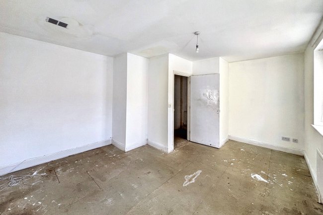 3 Halford Close, Edgware, Middlesex, HA8 5QF 2