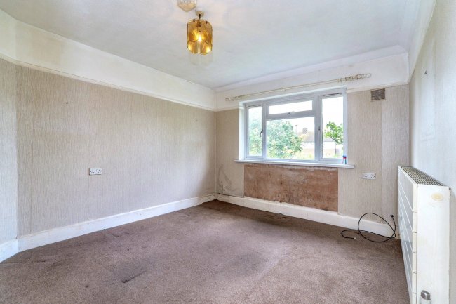 33 Glenmore Road, Welling, DA16 3BN 2