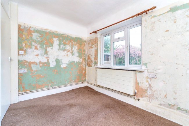 33 Glenmore Road, Welling, DA16 3BN 2