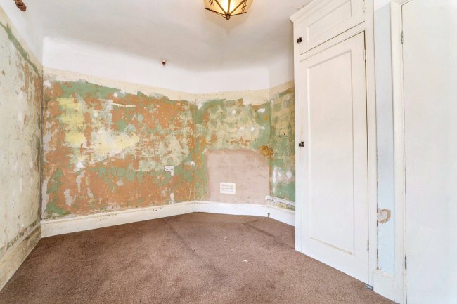 33 Glenmore Road, Welling, DA16 3BN 2