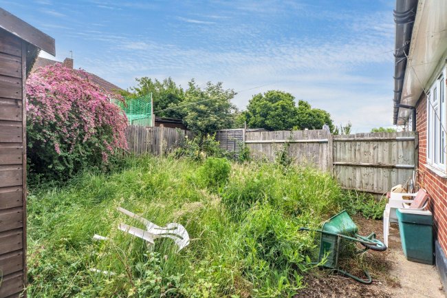 33 Glenmore Road, Welling, DA16 3BN 2