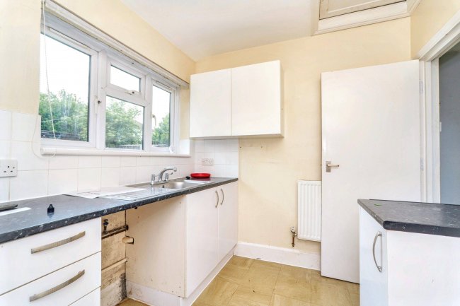 33 Glenmore Road, Welling, DA16 3BN 2