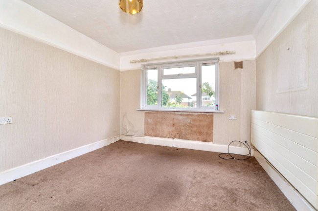 33 Glenmore Road, Welling, DA16 3BN 2