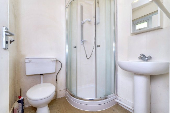 33 Glenmore Road, Welling, DA16 3BN 2