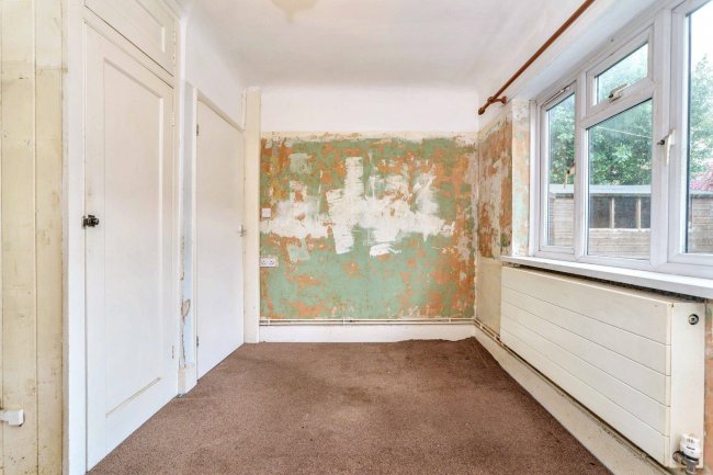 33 Glenmore Road, Welling, DA16 3BN 2