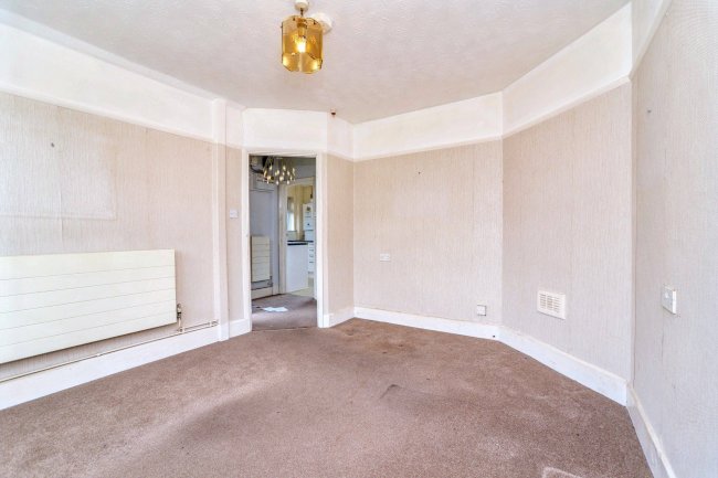 33 Glenmore Road, Welling, DA16 3BN 2