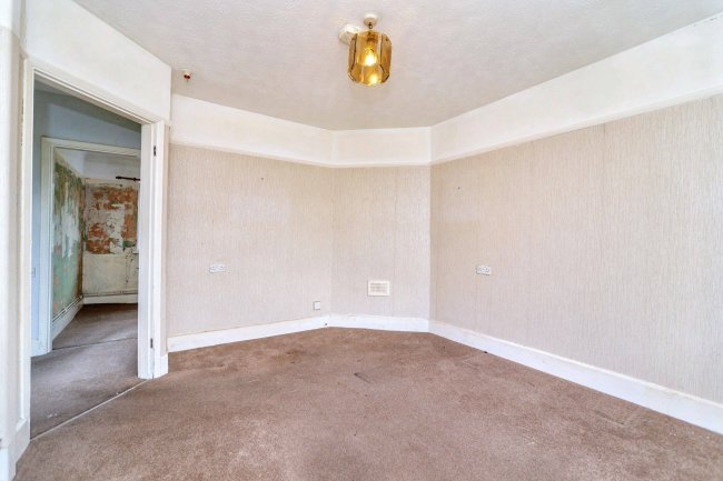 33 Glenmore Road, Welling, DA16 3BN 2