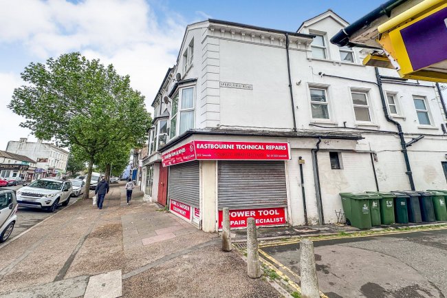 202 Seaside, Eastbourne, East Sussex, BN22 7QR 8