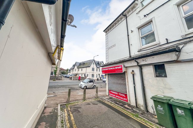 202 Seaside, Eastbourne, East Sussex, BN22 7QR 8