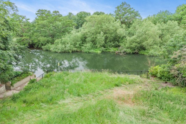 Mendota, Stonehouse Lane, Cookham, SL6 9TP 10