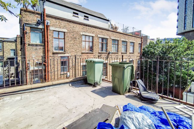 18 Bradbury Street, Dalston, London, N16 8JN 19