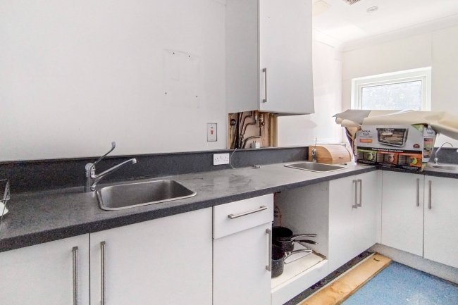 18 Bradbury Street, Dalston, London, N16 8JN 19