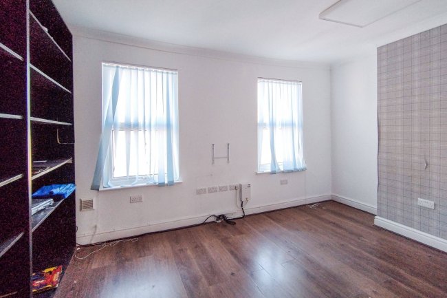 18 Bradbury Street, Dalston, London, N16 8JN 19