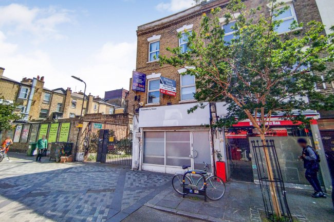 18 Bradbury Street, Dalston, London, N16 8JN 19