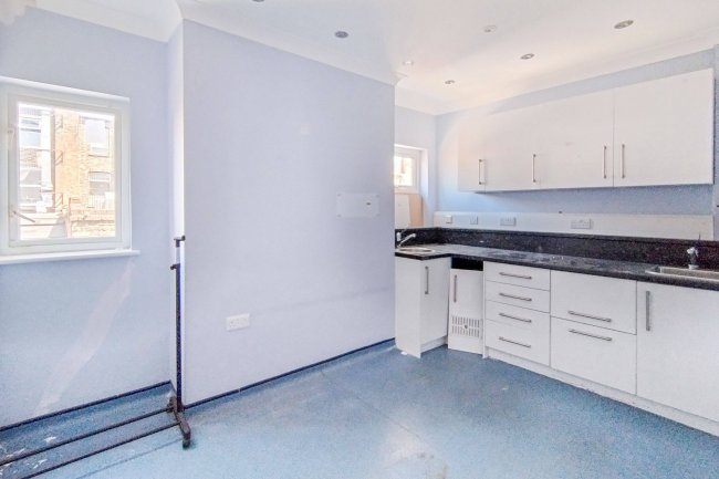 18 Bradbury Street, Dalston, London, N16 8JN 19