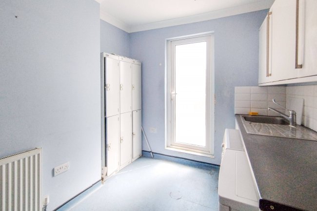 18 Bradbury Street, Dalston, London, N16 8JN 19