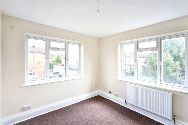 13 Cotswold Court, Hodder Drive, Perivale, Greenford, UB6 8LJ 6