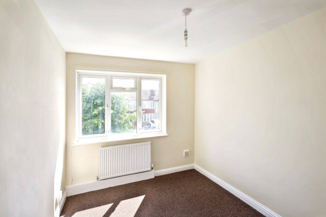 13 Cotswold Court, Hodder Drive, Perivale, Greenford, UB6 8LJ 6