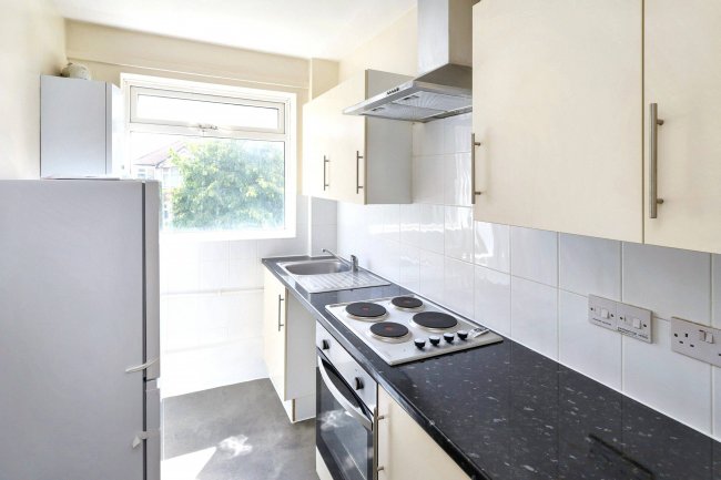 13 Cotswold Court, Hodder Drive, Perivale, Greenford, UB6 8LJ 6