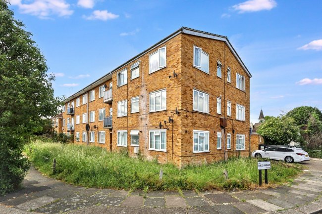 13 Cotswold Court, Hodder Drive, Perivale, Greenford, UB6 8LJ 6