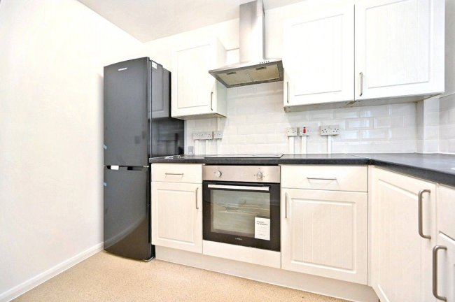 Flat 27, The Hill, Church Hill, Caterham, CR3 6SD 2