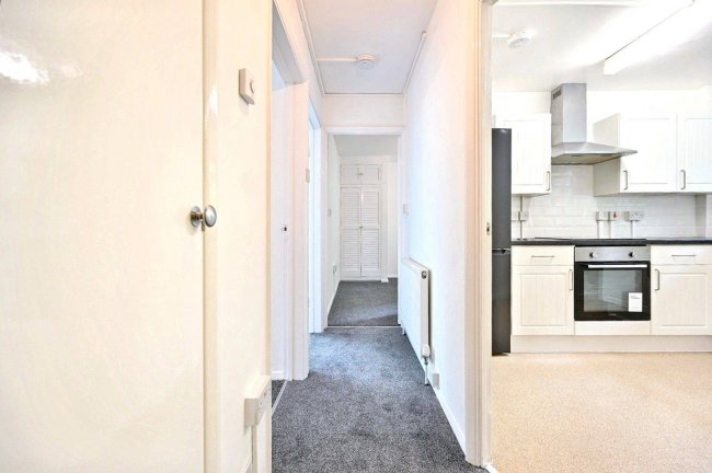 Flat 27, The Hill, Church Hill, Caterham, CR3 6SD 2