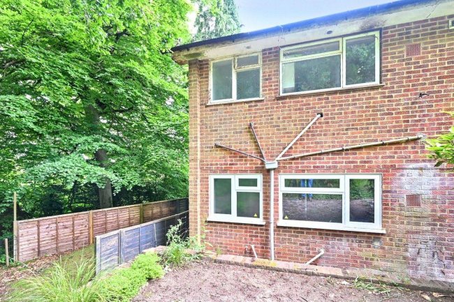 Flat 27, The Hill, Church Hill, Caterham, CR3 6SD 2