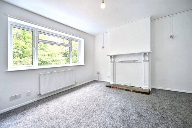 Flat 27, The Hill, Church Hill, Caterham, CR3 6SD 2