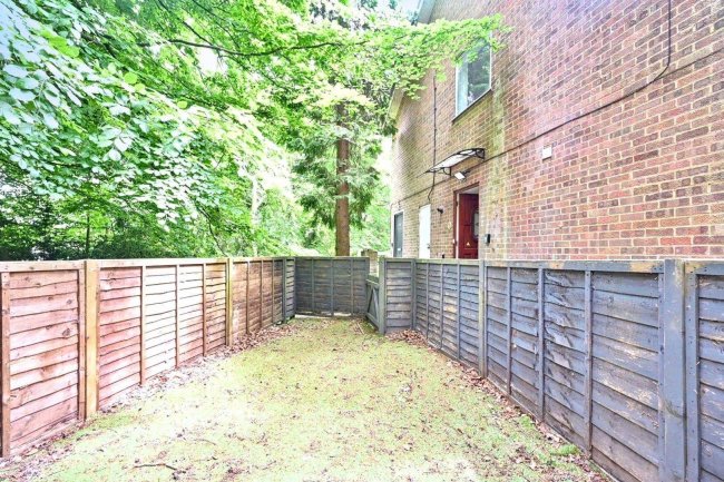 Flat 27, The Hill, Church Hill, Caterham, CR3 6SD 2