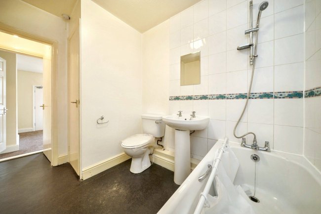 9B Farningham Road, Caterham, CR3 6LL 5