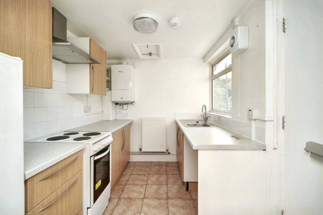 9B Farningham Road, Caterham, CR3 6LL 5