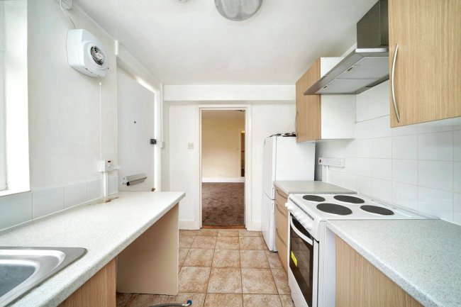 9B Farningham Road, Caterham, CR3 6LL 5