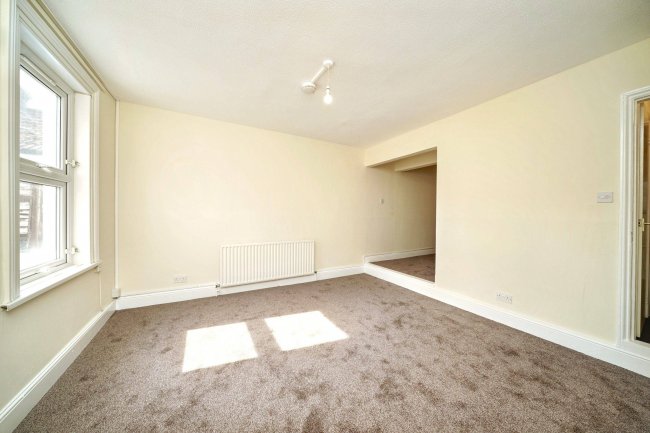 9B Farningham Road, Caterham, CR3 6LL 5