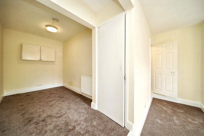 9B Farningham Road, Caterham, CR3 6LL 5