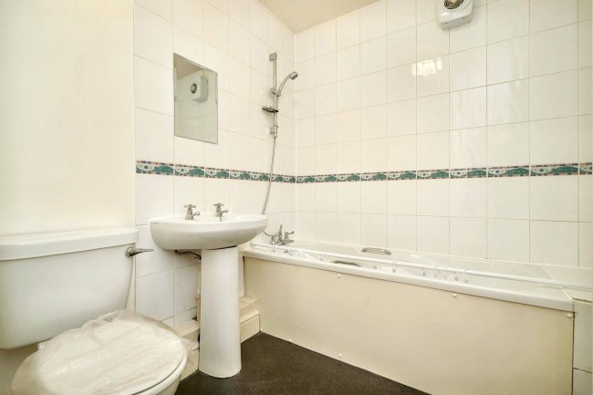 9B Farningham Road, Caterham, CR3 6LL 5