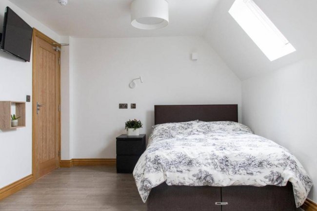 The Burren London Hotel, 174 Church Road, London, NW10 9NH 15