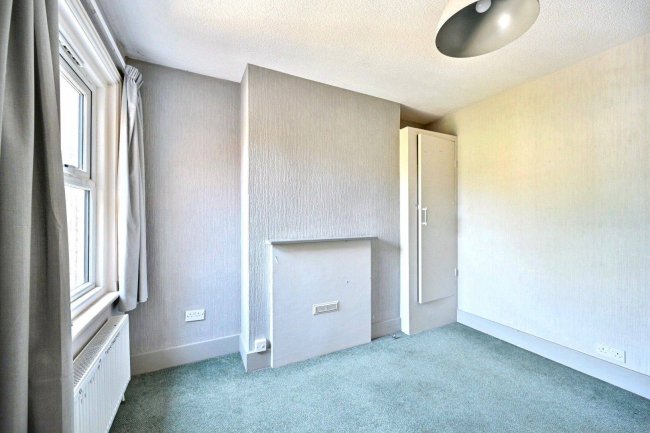 82 Bedford Road, Horsham, RH13 5BH 8