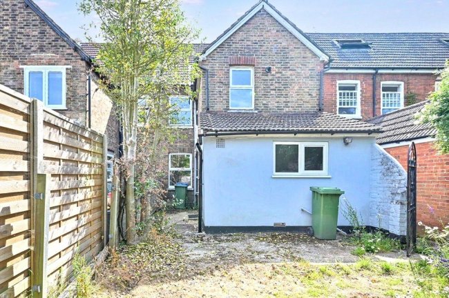 82 Bedford Road, Horsham, RH13 5BH 8