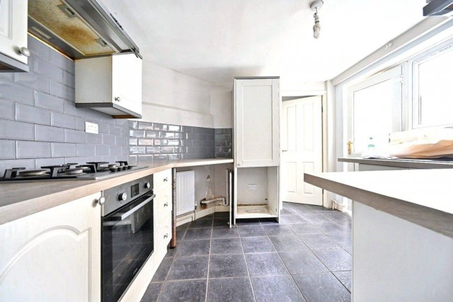 82 Bedford Road, Horsham, RH13 5BH 8