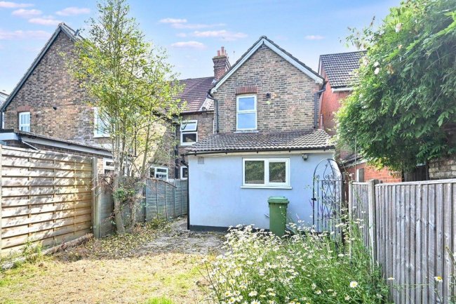 82 Bedford Road, Horsham, RH13 5BH 8