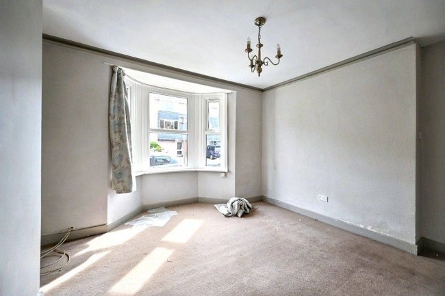 82 Bedford Road, Horsham, RH13 5BH 8