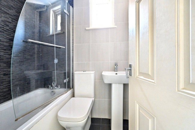 82 Bedford Road, Horsham, RH13 5BH 8