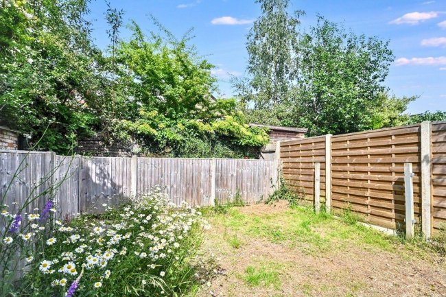 82 Bedford Road, Horsham, RH13 5BH 8